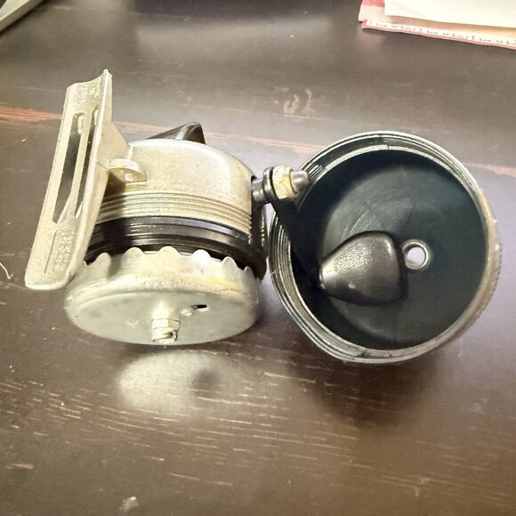 Vintage Zebco 202 Push Button Spin Cast Reel Works - Picture 13 of 13